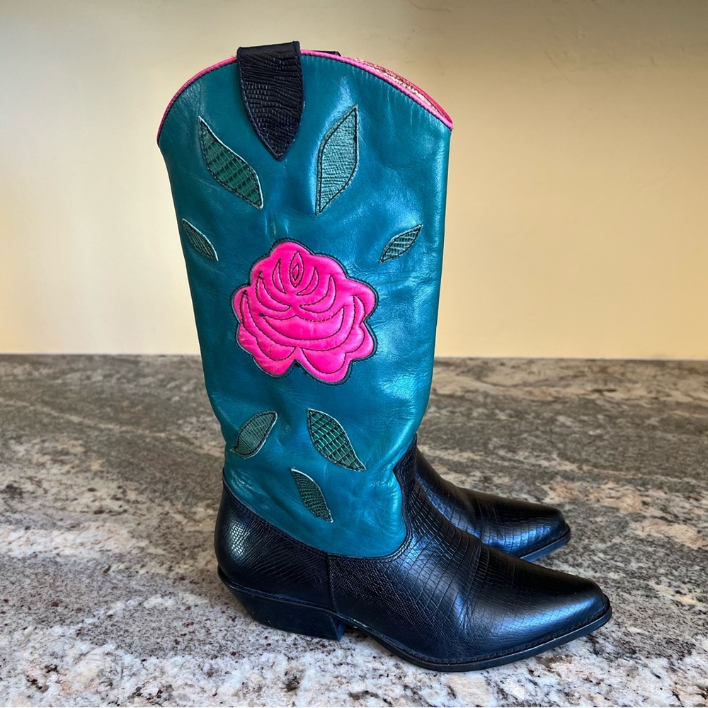 Vintage Nine West rose cowgirl boots size 6 (run small)